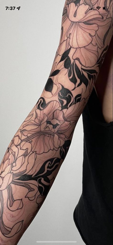 Tattoo Sleeve Women Floral, Linework Half Sleeve Tattoo, Negative Space Tattoo Leg Sleeve, Full Tattooed Women, Lotus Sleeve Tattoos For Women, Thick Floral Tattoo, Filling Tattoo Sleeve, Geometry Flower Tattoo, Female Tattoo Sleeve Aesthetic