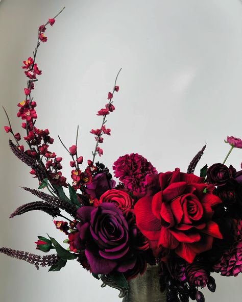 Dark&romantic🍇 Arranged by: Cath Black And Burgundy Flower Arrangement, Dark Flower Arrangements, Deep Red Flower Arrangements, Victorian Gothic Floral Arrangements, Dark Red Tulips, Pomegranate Color, Moody Red Florals, Purple Flower Arrangements, Tulips Arrangement