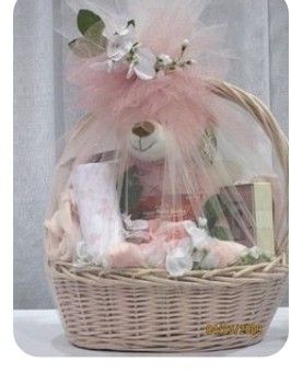 Baby Shower Cake Ideas, Creative Gift Baskets, Girl Gift Baskets, Wedding Gift Pack, Baby Shower Baskets, Baby Basket, Wedding Gifts Packaging, Baby Shower Gift Basket, Wedding Gift Wrapping