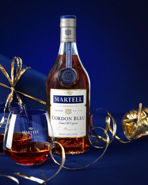 Martell Cordon Bleu, Pray Wallpaper, Cognac Drinks, Alcohol Gifts, Cigars And Whiskey, Old Recipes, Scotch Whisky, Holiday Birthday, Macallan Whiskey Bottle