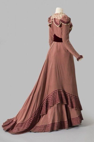 Rate the Dress: Late Victorian Lace & layers - The Dreamstress 1890s Dress, Silk Crepe Dress, Victorian Era Dresses, 1900 Fashion, 1890s Fashion, 1900s Fashion, Twitter Design, Old Fashion Dresses, 19th Century Fashion