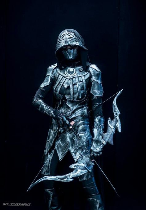 Nightingale armor & Boog Skyrim Nightingale Armor, Nightingale Armor, Skyrim Cosplay, Forest Elf, Elf Clothes, Fantasy Photography, Robots Concept, Robot Concept Art, Cosplay Makeup