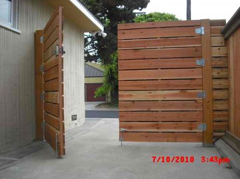 wooden driveway gates | 1x6 redwood modern horizontal privacy driveway gates, with electric ... Privacy Driveway, Wood Fence Gates, Tor Design, Wooden Gates Driveway, Backyard Gates, Side Gate, Fence Gates, Fence Gate Design, Wooden Gate