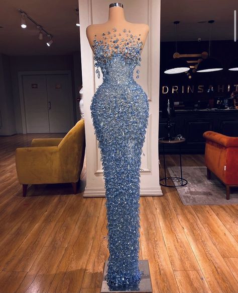 Stile Kylie Jenner, Gorgeous Prom Dresses, Prom Girl Dresses, Senior Prom Dresses, Classy Prom Dresses, Stunning Prom Dresses, Iconic Dresses, Glamour Dress, Prom Dress Inspiration