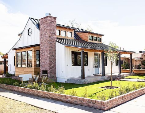 BIGELOW BUILT on Instagram: “Elm House exterior ✨ How about that water tower view!? #BigelowBuilt (Photos by @thelaurenstyle)” Luxury Airbnb, Arizona House, Entertaining Kitchen, Transitional House, Indoor Fireplace, Water Tower, Gas Fireplace, Patio Deck, Places Around The World