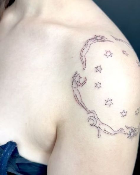 gloria ˗ˏˋ ★ ˎˊ˗ on Instagram: "dancing universe ladies 💗🌌⭐️" Crescent Lady Tattoo, Wedding With Tattoos, Dancing Circle Tattoo, Circular Shoulder Tattoo, Tumblr Tattoos Aesthetic, Night Themed Tattoo, Dainty Celestial Tattoo, Simple Shaded Tattoos, Dancing Flowers Tattoo