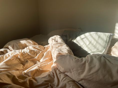 Bed Messy Aesthetic, Bed Comfy Aesthetic, Sleepy Morning Aesthetic, Making The Bed Aesthetic, Sleeping In Bed Aesthetic, Bed Aesthetic Morning, Bed Time Aesthetic, Morning Bed Aesthetic, Lazy Aesthetic