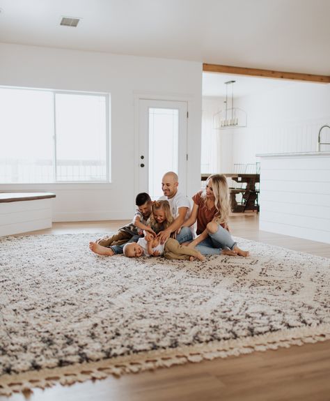 Family in home session done in an empty house right before moving out. this family was so sad to leave their beloved home and wanted photos to remember it. Candid family photos, love in the home, empty house photo shoot, family in home posing ideas, in home session inspiration Home Owner Photo Shoot, Family Pictures Inside House Poses, Indoor House Photoshoot Ideas, Family Photoshoot Inside House, New House Photo Shoot First Home, Moving Photoshoot, Empty House Photoshoot, New House Photo Shoot, First Home Pictures