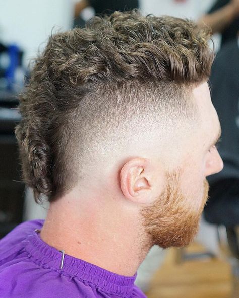 A young man with a textured mohawk haircut. Reverse Mohawk, Mohican Haircut, Rat Tail Haircut, Mohawk Haircut, Mohawk Hairstyles Men, Gents Hair Style, Blonde Streaks, Mohawk Braid, Men's Short Hair