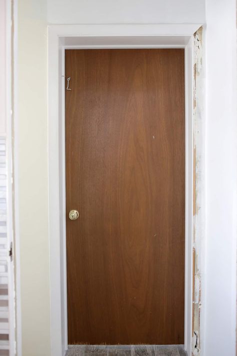 How To Refresh Hollow Core Doors! - A Beautiful Mess Hollow Core Door Makeover Diy, Hollow Door Makeover, Refinish Door, Hollow Core Door Makeover, Interior Door Makeover, Hollow Core Door, Wood Closet Doors, Diy Interior Doors, Modern Door Hardware