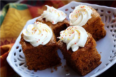 The Comfort of Cooking » Pumpkin Gingerbread Cake with Spiced Cream Cheese Frosting Gingerbread Desserts, Desserts Pumpkin, Gingerbread Recipes, Pumpkin Gingerbread, Torte Cupcake, Cupcakes Decorados, Gingerbread Cake, Dump Cake, Think Food