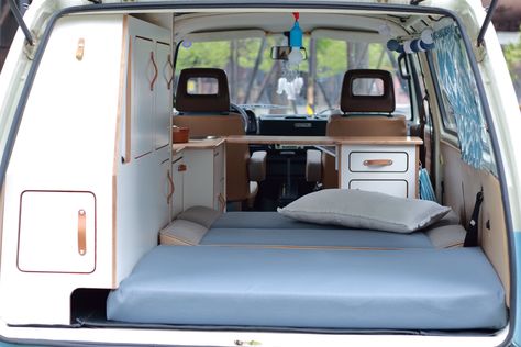 T3 Interior, Transit Camper Conversion, Vw Transporter Conversions, Kombi Interior, Vw T3 Camper, Vw Camper Conversions, Vw Bus T3, Vw Bus Interior, T3 Bus