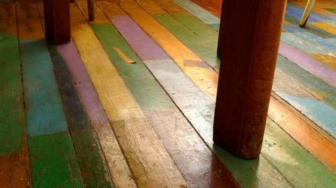 Stencils and Creative Painting Ideas for Wood Floor Decoration Painted Wooden Floors, Floor Paint Colors, Wood Floor Design, Painted Wood Floors, Wood Plank Flooring, Painted Floor, Floor Tile Design, Stenciled Floor, Into The Wood