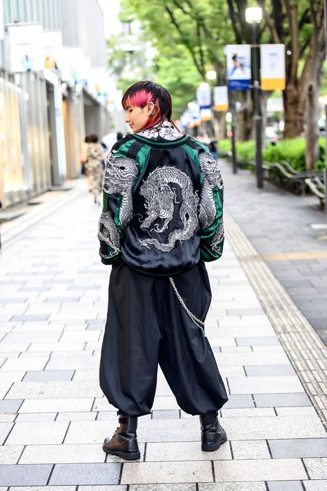 Tokyo Fashion Week 2022, China Fashion Street Style, Streetwear China, Tokyo Street Style Men, Japanese Street Fashion Casual, China Outfit, Japan Street Fashion, Tokyo Fashion Week Street Styles, Japanese Street Fashion Men