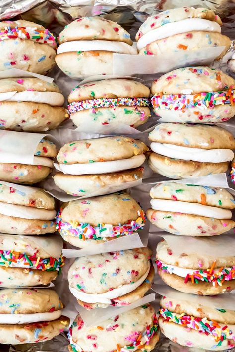 Loaded with sprinkles and filled with creamy, rich vanilla frosting, these Funfetti Whoopie Pies are a tasty handheld dessert that is a hybrid cookie-cupcake creation! #sprinkles #whoopiepie #cookies #confetti #homemade #fromscratch #easy #best #treat #dessert Birthday Whoopie Pies, Funfetti Cookie Sandwiches, Birthday Cake Whoopie Pies, Whoopie Cookie Recipes, Funfetti Sandwich Cookies, Funfetti Whoopie Pies, Best Whoopie Pie Recipe, Confetti Whoopie Pies, Woopie Cookies