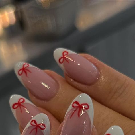 𝐆𝐈𝐀𝐍𝐆’𝐒 𝐍𝐀𝐈𝐋𝐒 on Instagram: "Trendy this Christmas 🎀♥️✨  #🎀 #🎀nail ##♥️ #christmasnails #nailart #nailinspiration #nailoftheday #nailobsession #nailtechlife #nailoftheday #bownails #nailideas #cutenailart #naildesign #frenchmanicure #frenchtipnails #frenchmanicurenails #nailoftheday" Cute Bow Christmas Nails, White French Tip Nails With Pink Bow, Pink And Red Bow Nails, Christmas Nails With A Bow, Christmas Nails Bow Design, Nail Ideas Bow, Bow Christmas Nails, Cute Bow Nails, Christmas Nails Bow