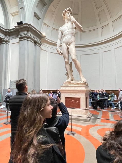 Florence Picture Ideas, Firenze Photo Ideas, Florence Photo Ideas, David Michelangelo, Summer Photo Ideas, Pose Art, Florence Italy Travel, Insta Poses, Italy Pictures