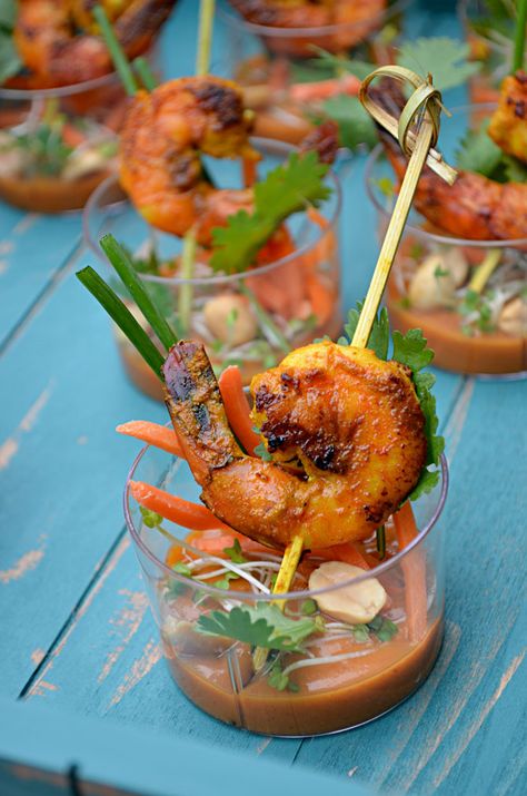 Shrimp Satay, Impressive Appetizers, Recipe Shrimp, Spicy Peanut Sauce, Shrimp Skewers, Spicy Peanuts, Munnar, Snacks Für Party, Peanut Sauce