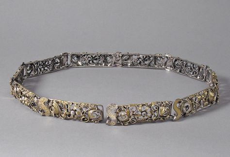 ca. 1500 // fragment of a girdle 16th Century Jewelry, Met Cloisters, Medieval Belt, Historical Jewellery, Medieval Jewelry, Medieval Clothing, Ancient Jewelry, Historical Costume, Historical Clothing