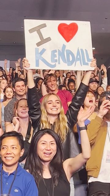 Katelyn Traver, Concert Signs, Rush Concert, Logan Henderson, Kendall Schmidt, Teen Shows, Nickelodeon Shows, Neon Room, Big Time Rush