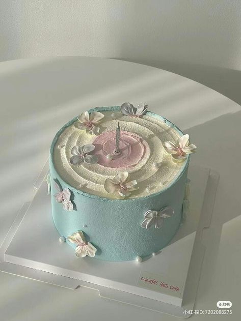 Girly Birthday Cakes, Bolo Vintage, Small Birthday Cakes, Vintage Birthday Cakes, Anniversaire Diy, Elegant Birthday Cakes, Simple Cake Designs, Funny Birthday Cakes, Cake Decorating Piping