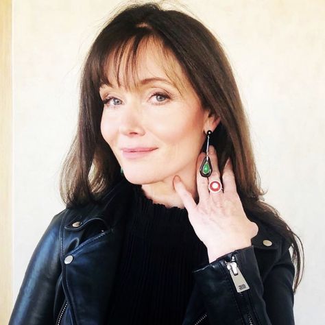 Essie Davis, 1920 Style, Cozy Glam, Phryne Fisher, Aesthetic 80s, 1920 Fashion, Architectural Styles, Vintage Inspired Jewelry, Inspired Jewelry