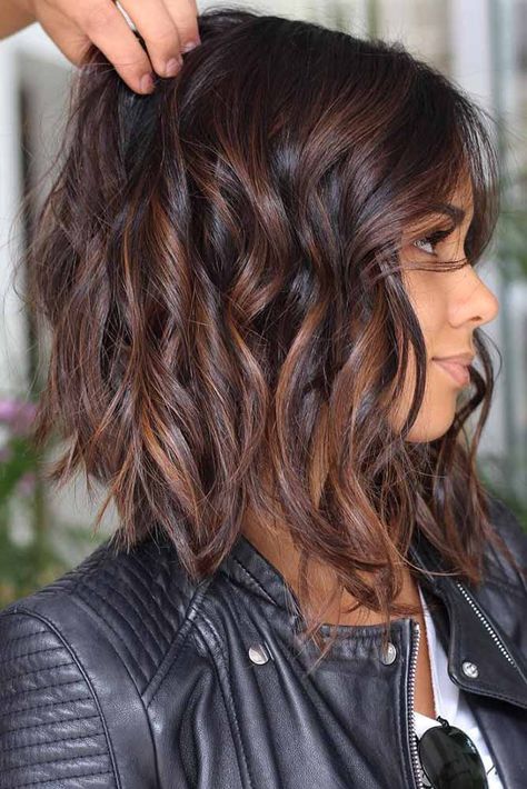 Highlighted hair is really glamorous whether it is ombre, sombre, or balayage. We have collected ideas of brunette hair with highlights. #haircolor #brownbalayage #highlights #blondebalayage Brunette Ombre, Hairstyles Aesthetic, Brunette Hair With Highlights, Penteado Cabelo Curto, Balayage Highlights, Brunette Hair, Short Hairstyles For Women, Great Hair, Ombre Hair