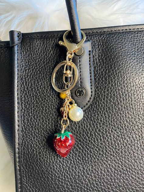 Strawberry Bag Charm Keychain Key Ring Car Charm Red Handmade New - Etsy Diy Charms Keychain, Key Ring Aesthetic, Bag Keychain Aesthetic, Trinkets Aesthetic, Bag Charms Diy, Diy Bag Charm, Designer Keychain, Strawberry Bag, Charm Necklace Diy