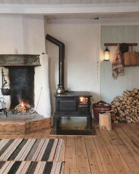 Dutch Interior, Small Wood Stove, Kitchen Fireplace, Love Your Home, Slow Living, Wood Burning Stove, Wood Stove, Wood Burning, Stove