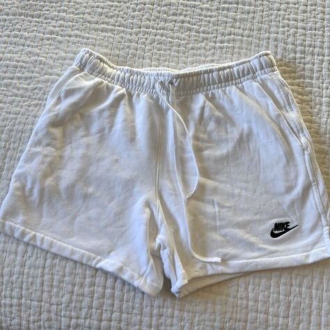 White Nike Shorts Size L Brand New No Stains Or Tears Pockets Sweatshirt Fabric Athletic Shorts Aesthetic, Cute Nike Clothes, Oneill Shorts, Nike Sweat Shorts, Sweatpant Shorts, Country Outfits Women, Clothes Shorts, White Nike Shorts, Sweatshirt Shorts