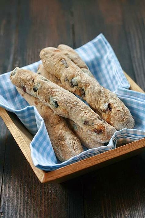 Meze / cookmegreek Thyme Bread, Authentic Greek Recipes, English Sweets, Greek Bread, Bread Stick, Cypriot Food, Greek Recipes Authentic, Greek Foods, Food Feast