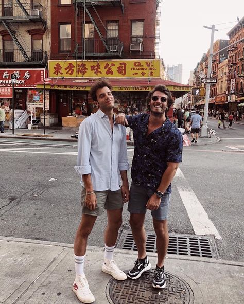 10.2 mil Me gusta, 55 comentarios - Aleix Llimona (@aleixllimona) en Instagram: "postcards from the city #iv" Long Socks Outfit, White Long Socks, Dark Shoes, Socks Outfit, Sock Outfits, Nice Outfits, Patterned Shirt, Long Socks, Fashion Lookbook