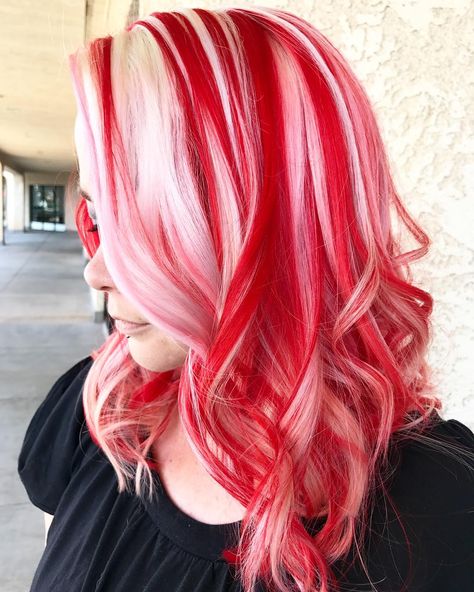 Karesse🧡💋👑 on Instagram: “🎄🎅🏼#CandyCaneHair #Peppermint #Candycane #Hair #HairColor #Christmas #SalonLife #KenraProfessional #behindthechair #fckinghair…” Candy Cane Hair, Christmas Hair Color, Honey Blond, Hairstyles Color, Silver Hair Color, Hair Color Shades, Christmas Hairstyles, Winter Hair Color, Winter Hair