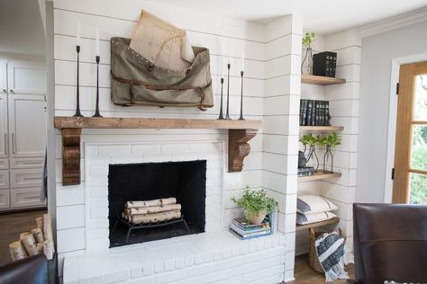 It's no secret that Chip and Joanna Gaines are fans of designing with shiplap, a rough-sawn pine paneling often used in barns and historic homes. Get inspired by some of the most spectacular ways the 'Fixer Upper' stars have used this versatile material. Joanna Gaines Fireplace, Modern Farmhouse Fireplace Mantel, Farmhouse Fireplace Mantel Decor, Fixer Upper Fireplace, Farmhouse Fireplace Mantel, Fixer Upper Designs, Farmhouse Fireplace Mantels, Modern Farmhouse Fireplace, Fixer Upper Living Room