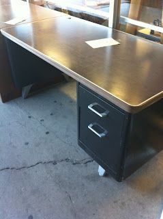 Metal Desk Makeover, Industrial Loft Decor, Upcycle Home, Tanker Desk, Desk Redo, Diy Office Desk, Home Office Furniture Design, Vintage Metal Desk, Furniture Dolly