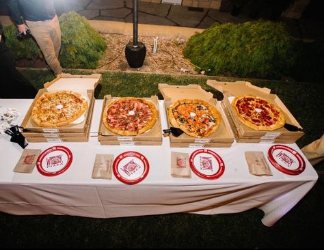 After Wedding Snacks Late Nights, Wedding Late Night Pizza, After Wedding Snacks, Pizza Late Night Snack Wedding, Late Night Pizza Wedding, Pizza Display For Party, Late Night Snacks Wedding, Late Night Wedding Food, Wedding Late Night Snack Ideas