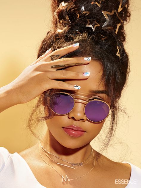 Singer H.E.R. Has Bright Days Ahead H.e.r Singer, Cat Eye Colors, Essence Festival, H.e.r Aesthetic, Cute Sunglasses, Trendy Swimwear, Amy Winehouse, Glasses Chain, Soul Music