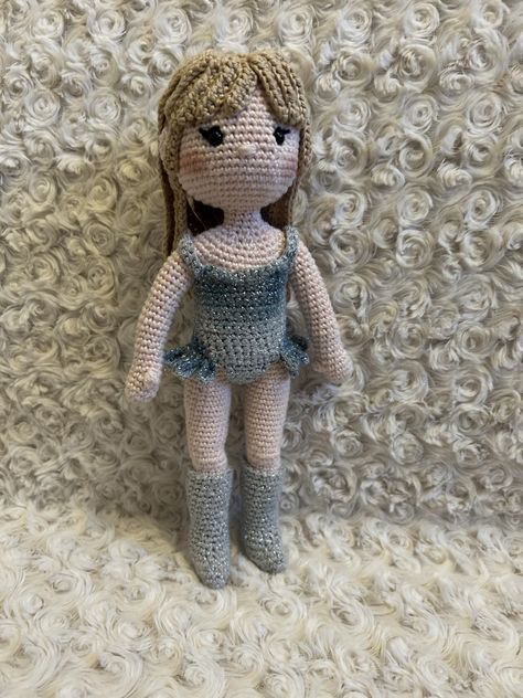 Taylor Crochet Pattern / Crochet Pattern - Etsy Taylor Swift Doll, Taylor Swift Crochet, Taylor Swift Hair, Doll Crochet, Taylor Swift (lyrics), Taylor Swift Style, Pattern Crochet, Doll Pattern, Doll Patterns