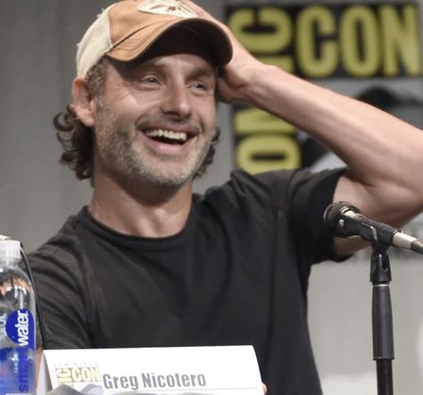 Andrew Lincoln Icons, Rick Grimes Hot, Tha Walking Dead, Andy Lincoln, Rick And Michonne, Twd Funny, Mr Men, Jeffrey Dean Morgan, Andy Biersack