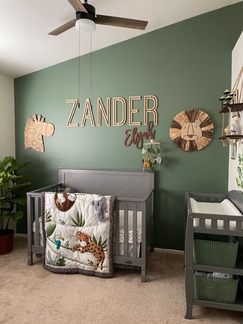 Kids Bedroom Themes, Safari Baby Room, Safari Nursery Boy, Safari Home Decor, Colors Bedroom, Jungle Theme Nursery, Boy Nursery Themes, Nordic Winter, Safari Theme Nursery