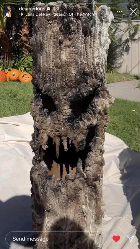 Scary Trees Halloween, Skelly Ideas, Haunted Farm, Diy Halloween Tree, Porch Update, Cardboard Halloween, Haunted Items, Scary Tree, Fun Diy Halloween Decorations