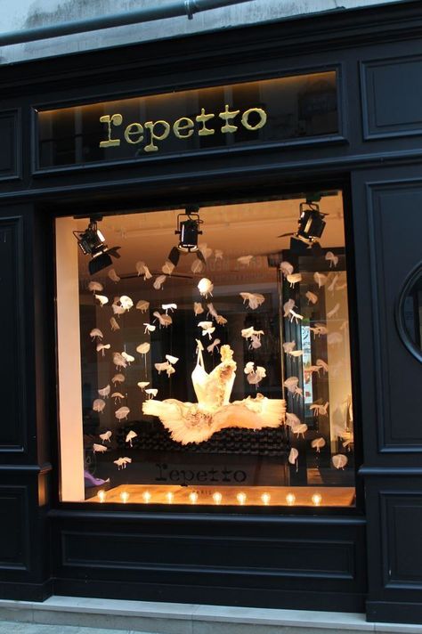 Ballet Shop, Repetto Paris, Dance Store, Decoration Vitrine, Storefront Design, Paris Chic, Indoor Design, Store Windows, Paris Shopping