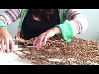 Palm Diy Decor, Palm Fronds Crafts, Palm Branch Craft, Bangalow Palm, Handmade Baskets Weaving, Palm Weaving, Palm Tree Crafts, Seed Craft, Palm Frond Art