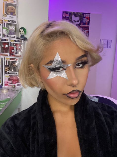 Silver Star Eye Makeup, Silver Drag Makeup, Rock Star Eye Makeup, Alien Superstar Makeup, Eye Star Makeup, Star Face Makeup, Star On Eye, Red Star Makeup, Star Eye Makeup Look