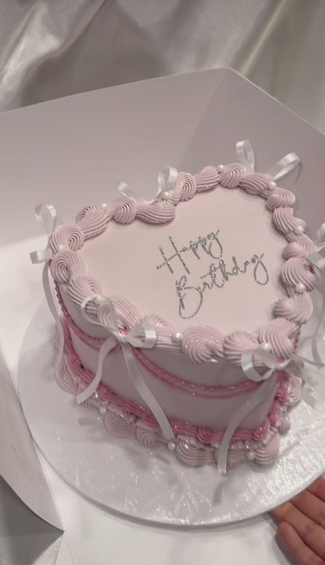 Cake For Birthday Simple, Cakes Inspo Aesthetic, Coquette Cake Birthday Pink, Simple Pink Cake Design, 19birthday Cake, Cute 17th Birthday Cake, Pastel Pink Birthday Theme, Birthday Cake With Bows, Cute Aesthetic Birthday Cake