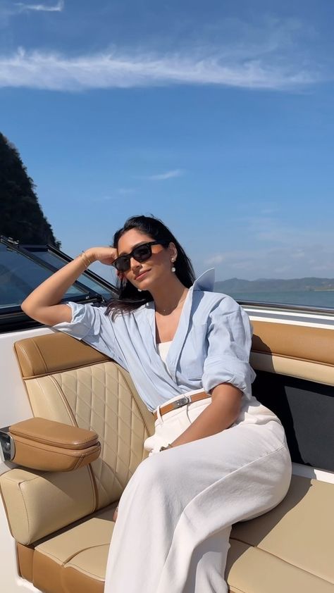 Hannah (@cocobeautea) • Instagram photos and videos Outfits For A Boat Ride, Cold Boat Day Outfit, Boat Ride Outfit, White Outfit Classy, Sailboat Outfit, Boat Day Outfit, Yacht Party Outfit, Boat Attire, Blue And White Outfit