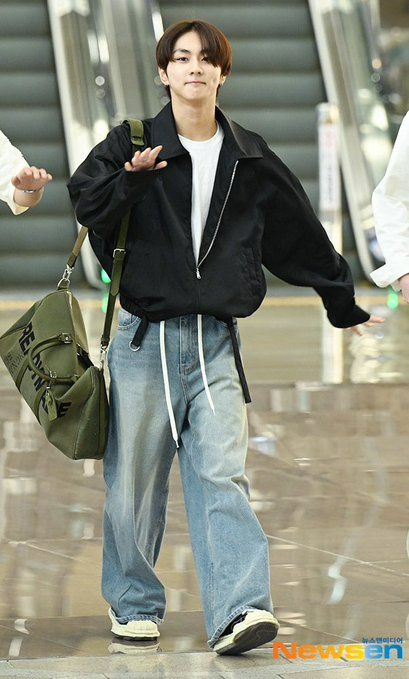 (9) ENHYPEN ASIA (@AsiaEnhypen) / X Airport Fits, Outfits Hombre, Boys Fits, Men Fashion Casual Outfits, Fashion Fits, Airport Style, Airport Outfit, Kpop Outfits, Kpop Fashion