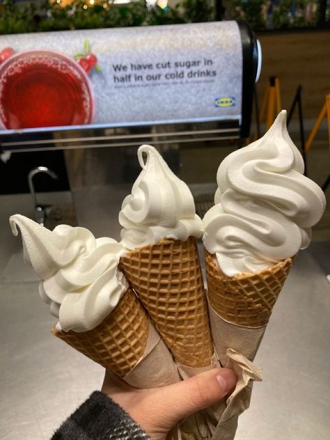 Snack Aesthetic, Ice Cream Vanilla, Ice Cream Waffle, Ice Cream Waffle Cone, Food Cute, Yummy Ice Cream, Waffle Cone, Cute Snacks, Yummy Comfort Food