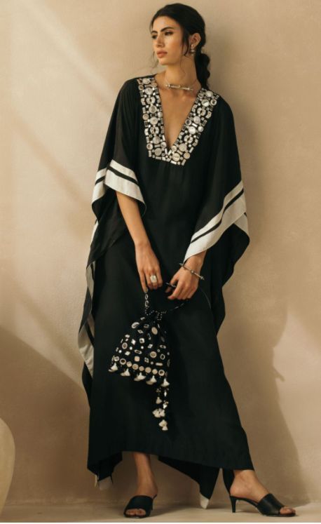 Fashion Long Dresses, Sureena Chowdhri, Kaftan Designs, Fashion Art Prints, Kaftan Style, Dress Stores Online, Indian Fashion Dresses, Abaya Fashion, Dresses Women