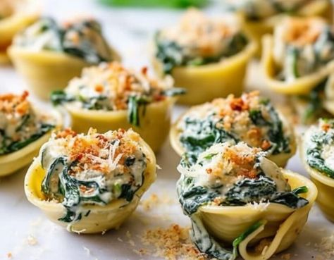 Spinach Artichoke Alfredo Stuffed Shells Recipe - Frosted Blog Artichoke Stuffed Shells, Chicken Stuffed Bell Peppers, Alfredo Stuffed Shells, Artichoke Stuffed, Creamy Tuscan Chicken, Spinach Alfredo, Creamy Tuscan Garlic Chicken, Tuscan Garlic Chicken, Shells Recipe